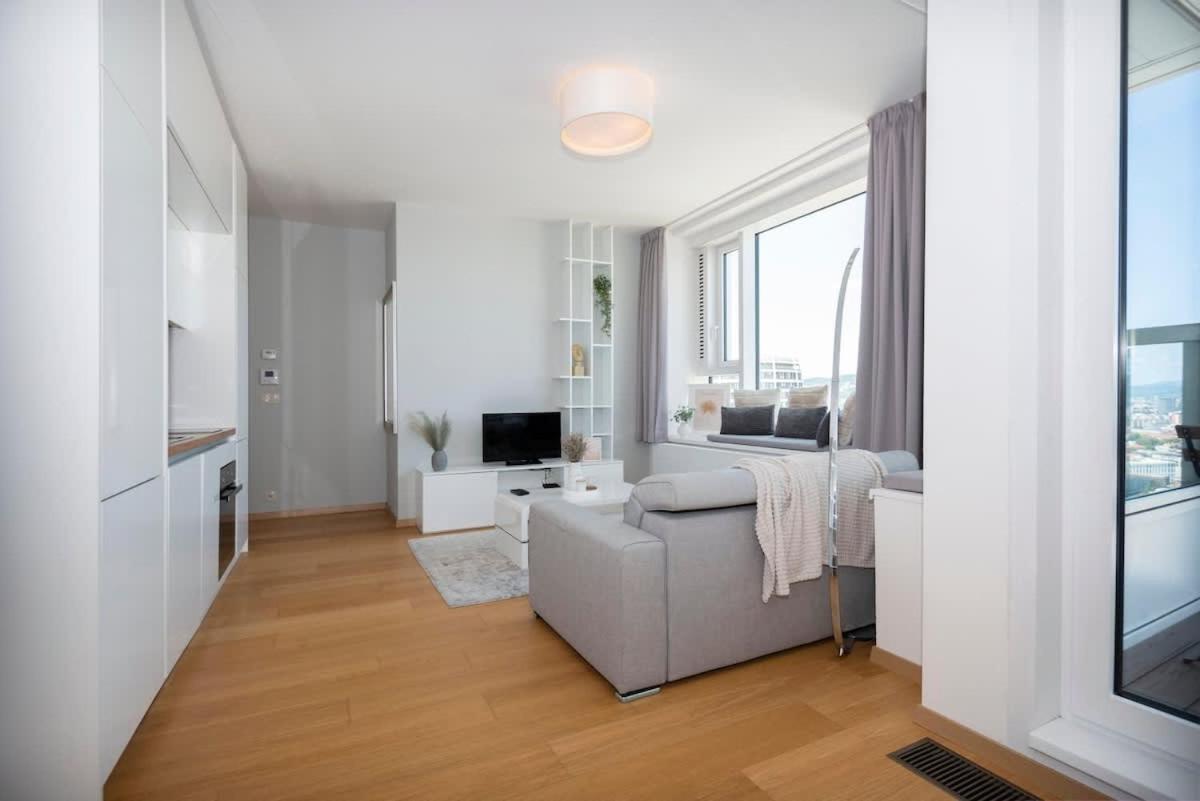 Luxury 1Bdrm On The 28Th Floor Apartment Bratislava Exterior foto